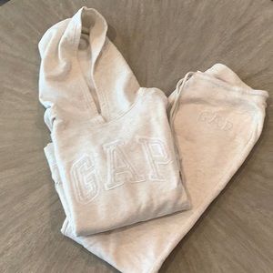 GAP Matching sweatpants and sweatshirt set